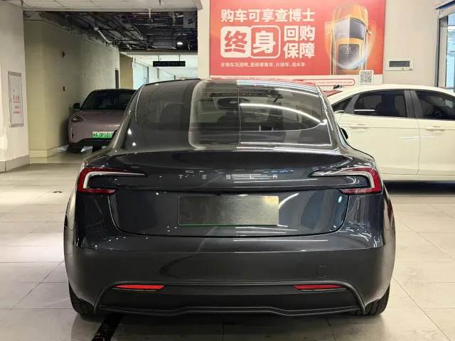 Tesla Model 3 — Фото автомобиля 4