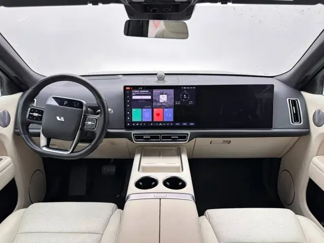 Li Auto L9 — Фото автомобиля 10