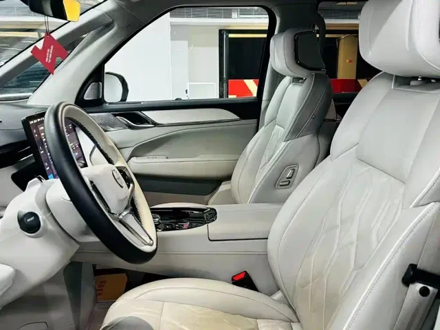 Volvo EM90 — Фото автомобиля 7