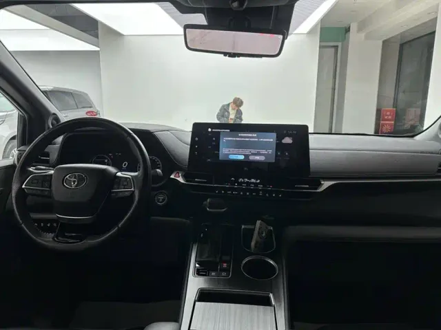 Toyota Sienna — Фото автомобиля 13
