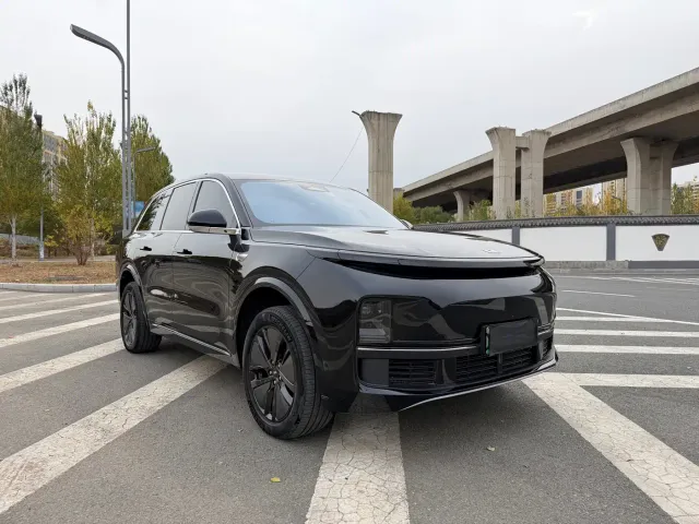 Li Auto L8 — Фото автомобиля 3