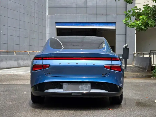 Xpeng P7 — Фото автомобиля 10