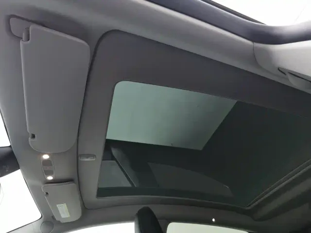 Tesla Model Y — Фото автомобиля 14