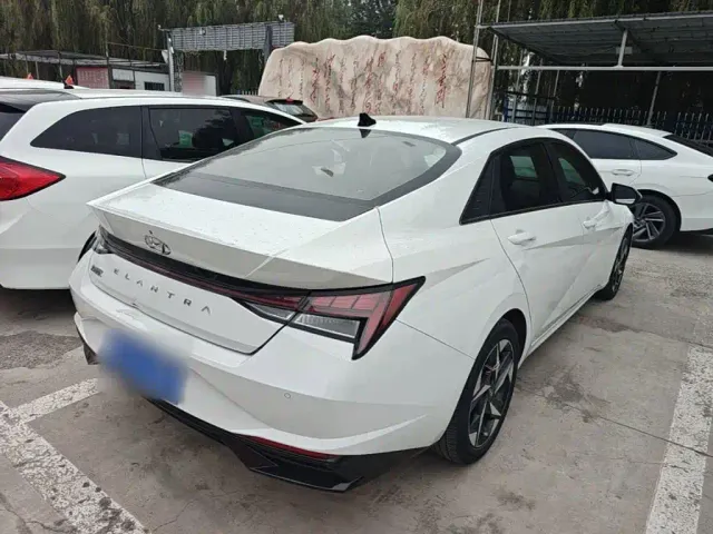 Hyundai Elantra — Фото автомобиля 6