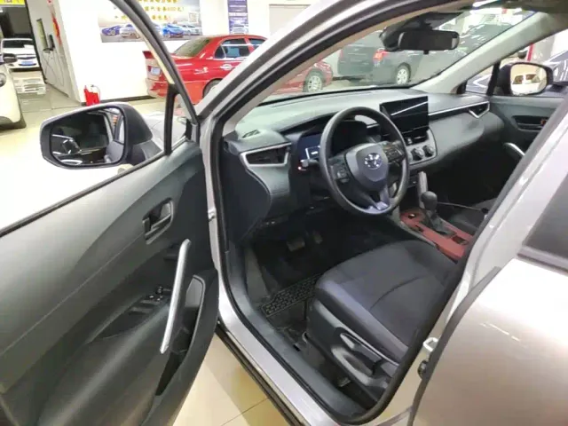 Toyota Corolla Cross — Фото автомобиля 15