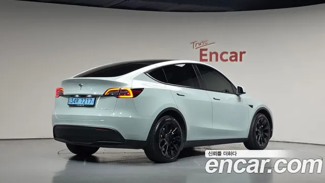 Tesla Model Y — Фото автомобиля 2