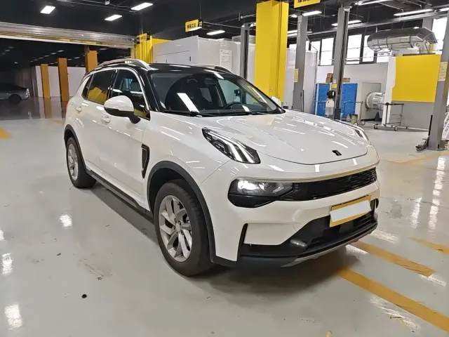 Фотография автомобиля — Lynk & Co 01