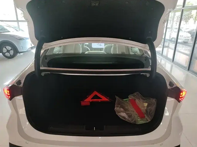 Geely Galaxy L6 — Фото автомобиля 14