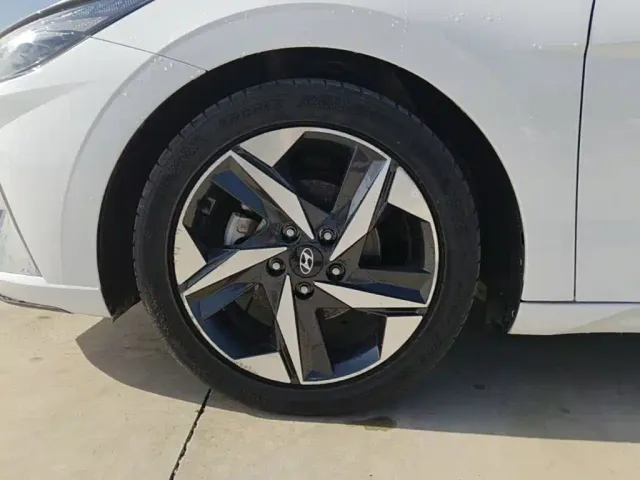 Hyundai Elantra — Фото автомобиля 22
