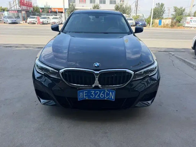 BMW 3 Series — Фото автомобиля 2