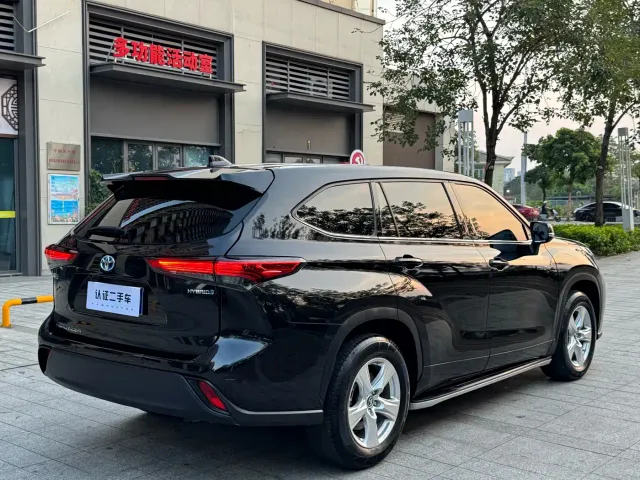 Toyota Highlander — Фото автомобиля 10