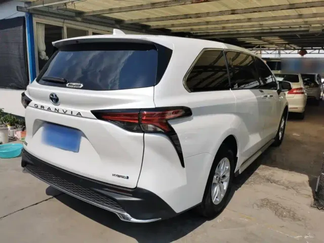 Toyota Granvia — Фото автомобиля 6