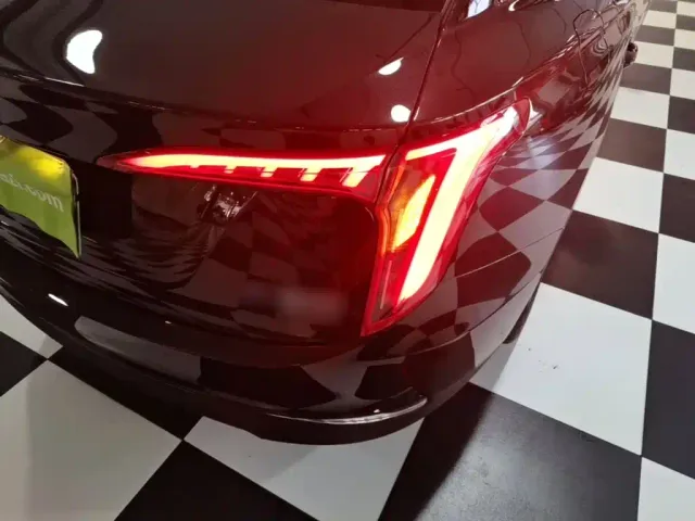 Hongqi E-QM5 — Фото автомобиля 7
