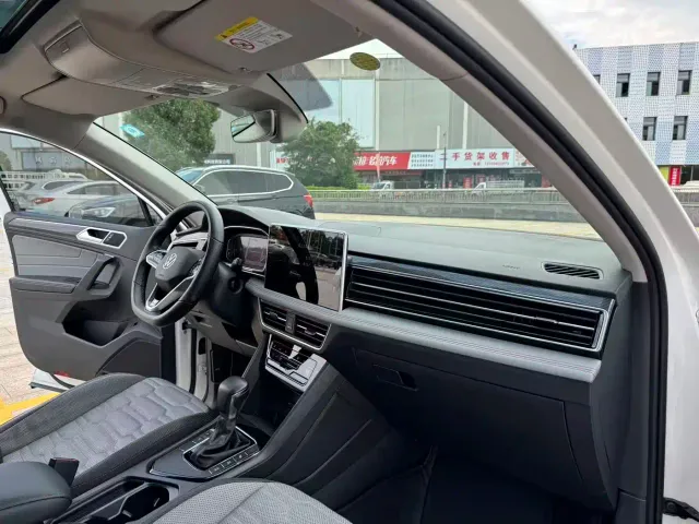 Volkswagen Tiguan X — Фото автомобиля 29