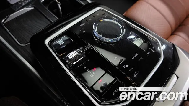 BMW 7 Series G70 — Фото автомобиля 9