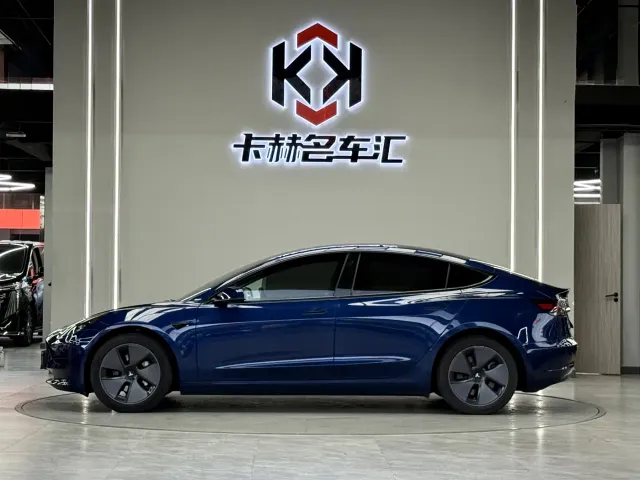 Tesla Model 3 — Фото автомобиля 5