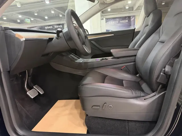Tesla Model Y — Фото автомобиля 12