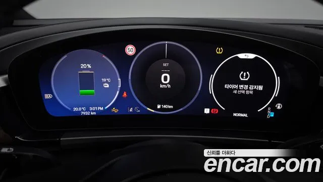 Porsche Macan Electric — Фото автомобиля 11
