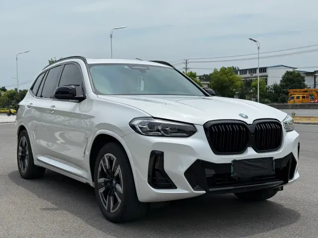 BMW iX3 — Фото автомобиля 3