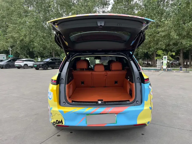 Li Auto L7 — Фото автомобиля 11