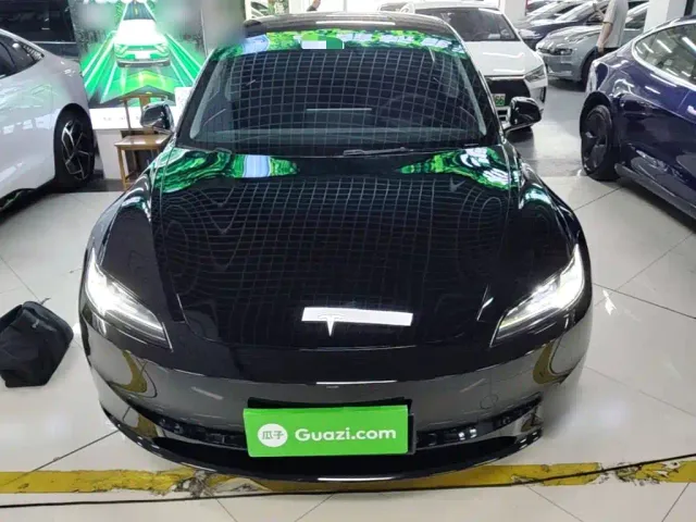 Tesla Model 3 — Фото автомобиля 2