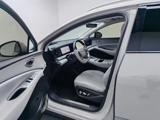 BYD Sealion 06 — Фото автомобиля 16
