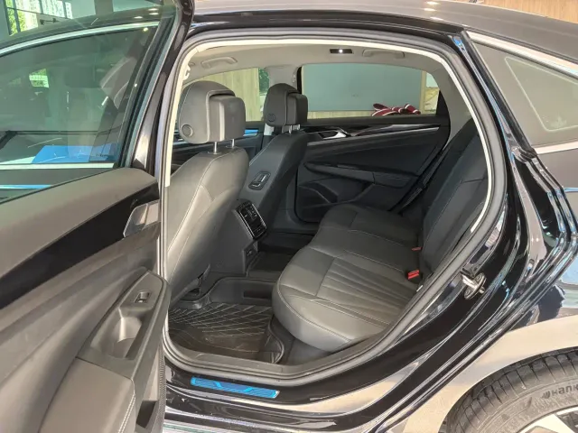Volkswagen Passat — Фото автомобиля 7