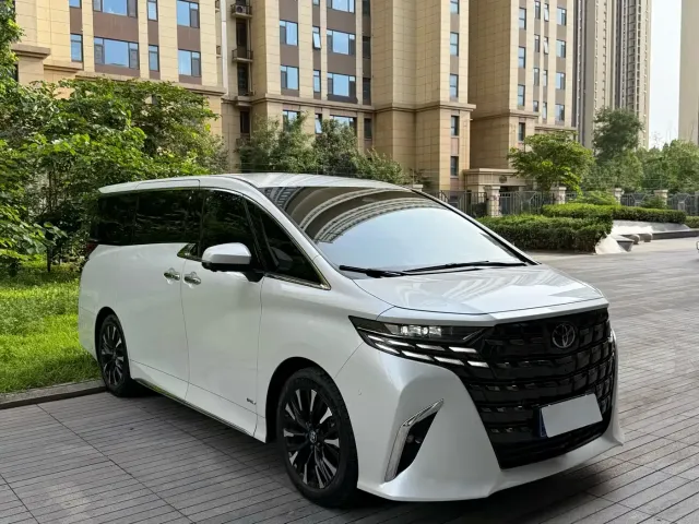 Toyota Alphard — Фото автомобиля 4