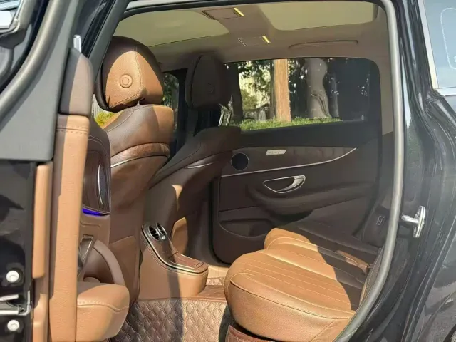 Mercedes-Benz E-Class — Фото автомобиля 4