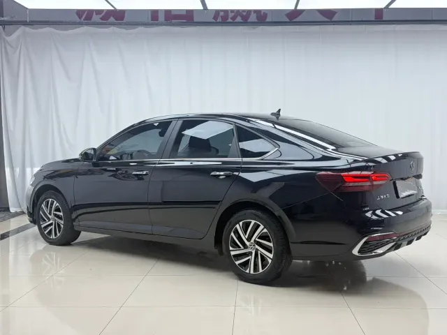 Volkswagen Lavida — Фото автомобиля 6