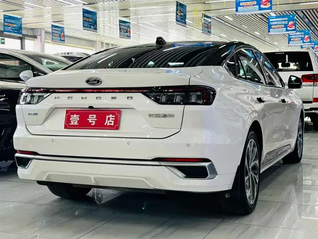 Ford Mondeo — Фото автомобиля 6
