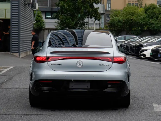 Mercedes-Benz EQE AMG — Фото автомобиля 5