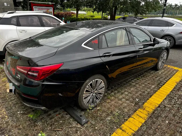 Hongqi H5 — Фото автомобиля 2