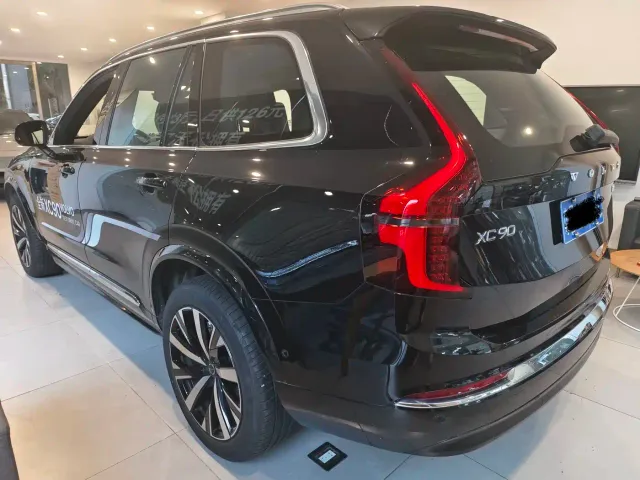 Volvo XC90 — Фото автомобиля 7