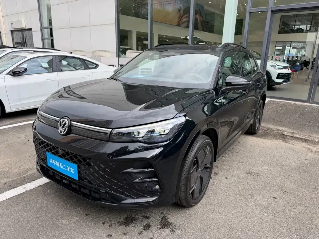 Фотография автомобиля — Volkswagen Tiguan L