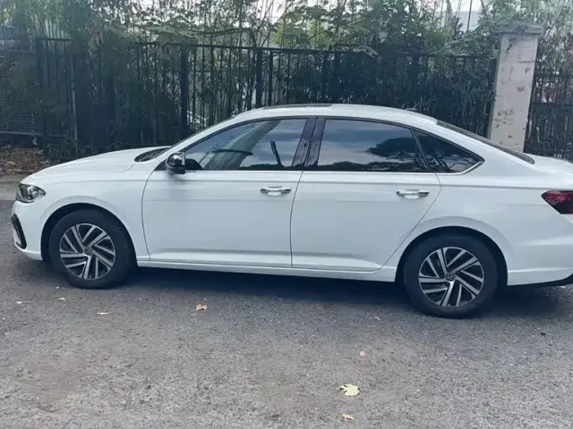 Volkswagen Lavida 2023 300TSI DSG Starlight Full Comfort Edition — Фото автомобиля 3