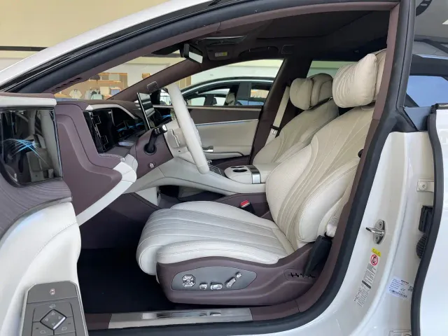 Denza Z9GT — Фото автомобиля 9