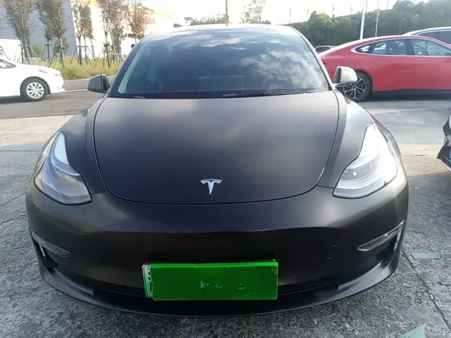 Tesla Model 3 — Фото автомобиля 2