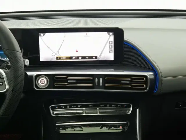 Mercedes-Benz EQC — Фото автомобиля 12