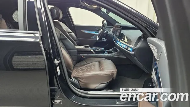 BMW 7-Series 7 серия (G70) 740i sDrive M Sport — Фото автомобиля 26