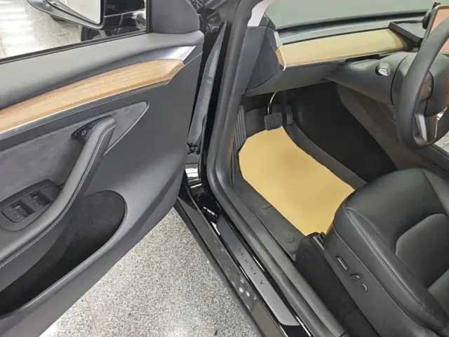 Tesla Model Y — Фото автомобиля 15