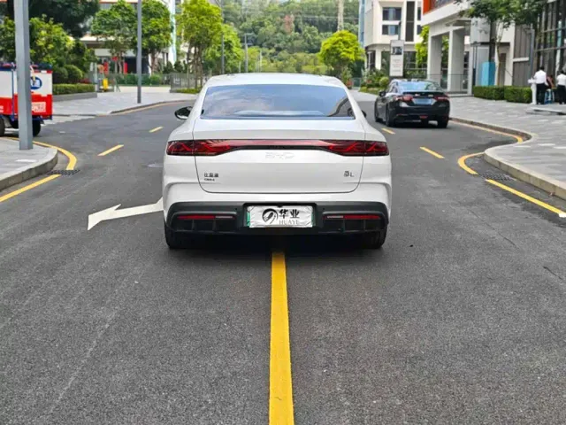 BYD Qin L — Фото автомобиля 9