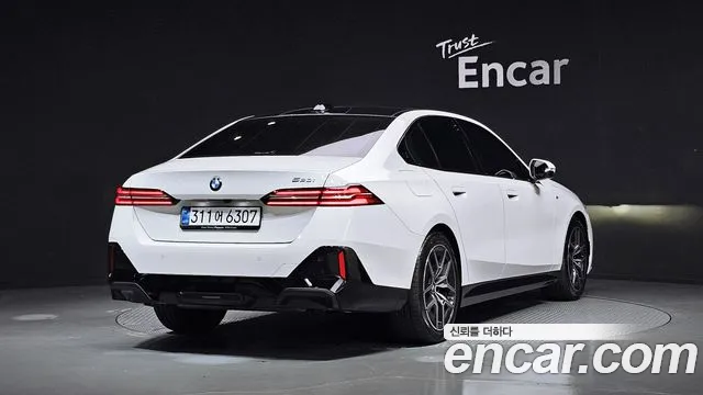 BMW 5-Series — Фото автомобиля 2