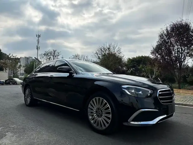 Mercedes-Benz E-Class — Фото автомобиля 3