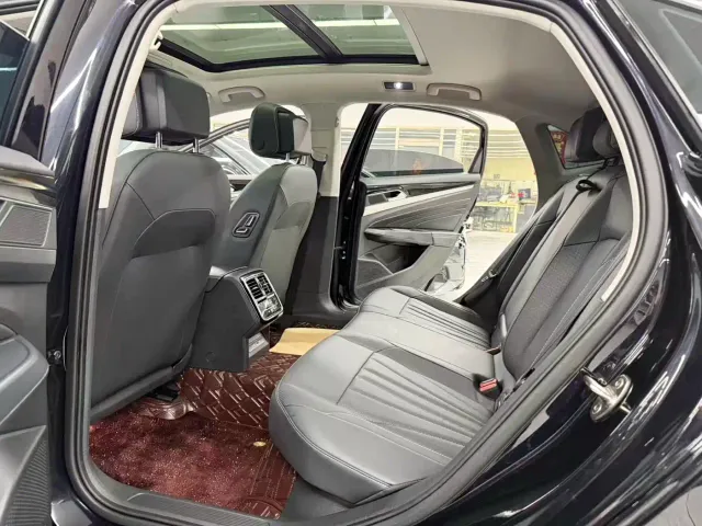 Volkswagen Passat — Фото автомобиля 8