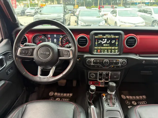 Jeep Wrangler — Фото автомобиля 13