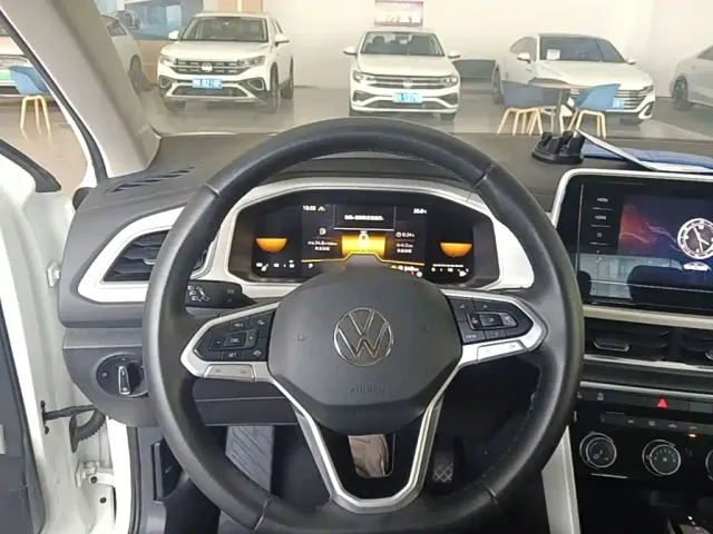 Volkswagen T-Roc — Фото автомобиля 10