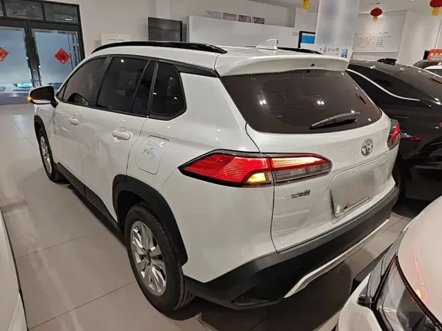 Toyota Corolla Cross — Фото автомобиля 4
