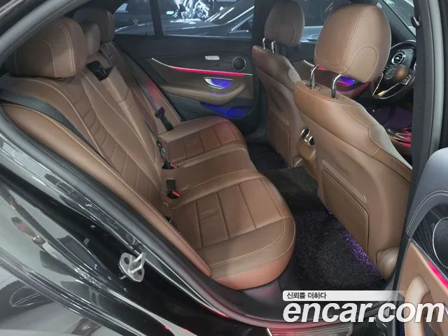 Mercedes-Benz E-Class — Фото автомобиля 10