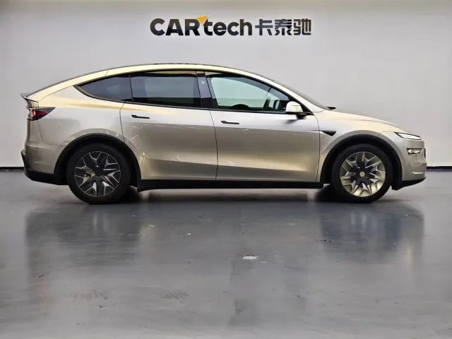 Tesla Model Y L — Фото автомобиля 4